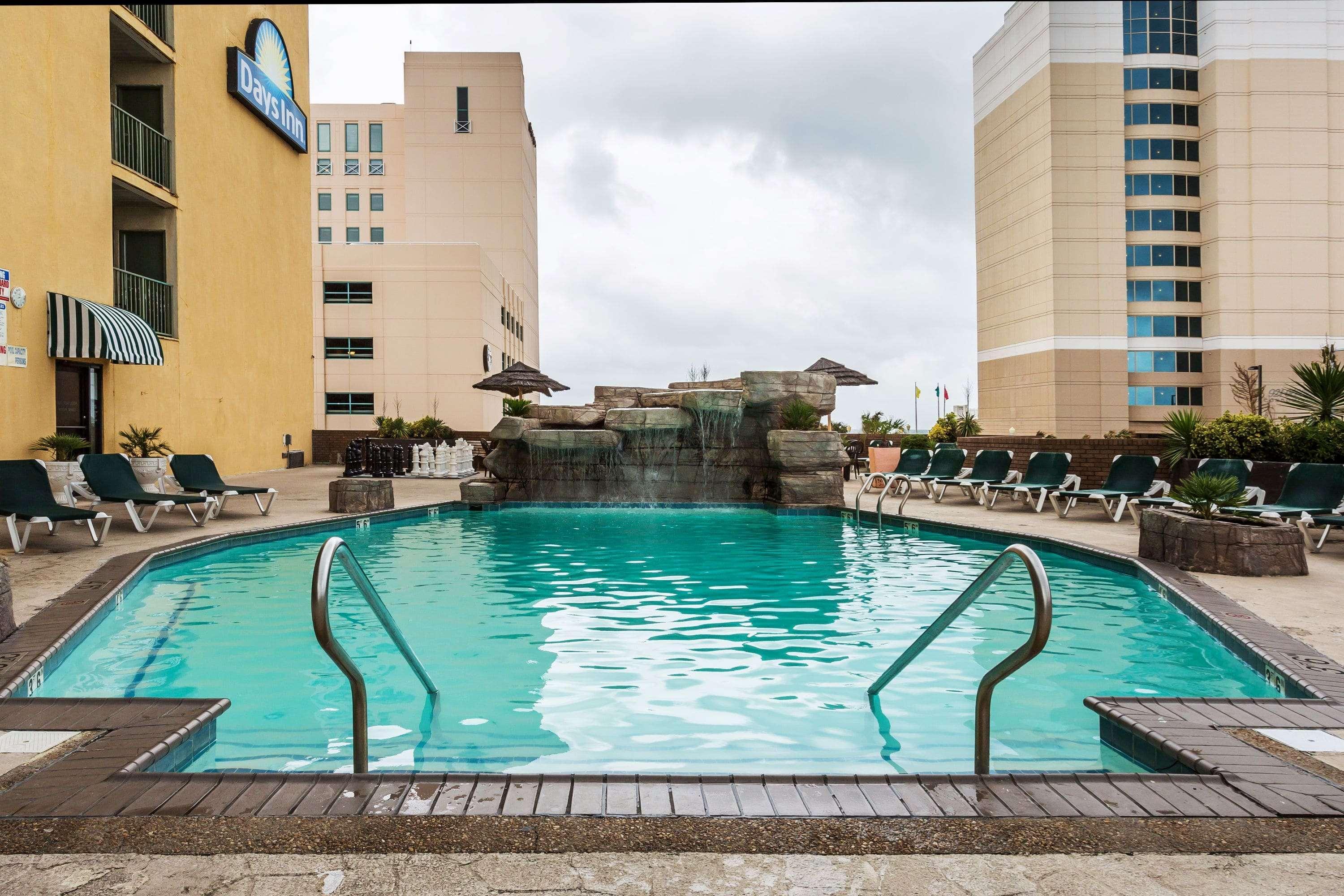 Days Inn By Wyndham Virginia Beach At The Beach Esterno foto