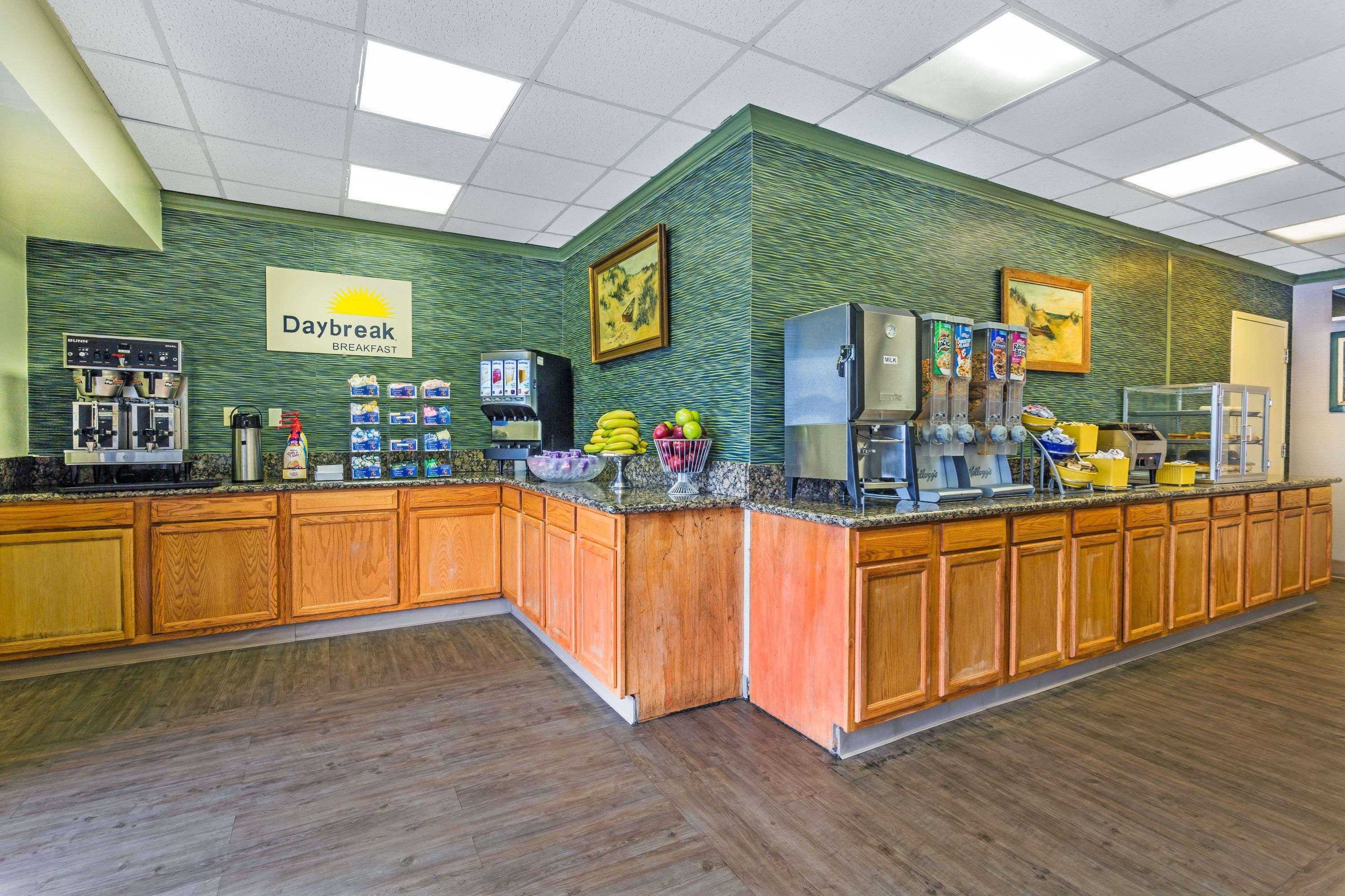 Days Inn By Wyndham Virginia Beach At The Beach Esterno foto